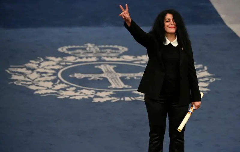 Morre Marjane Satrapi, autora de “Persépolis” e uma das principais vozes críticas do regime iraniano